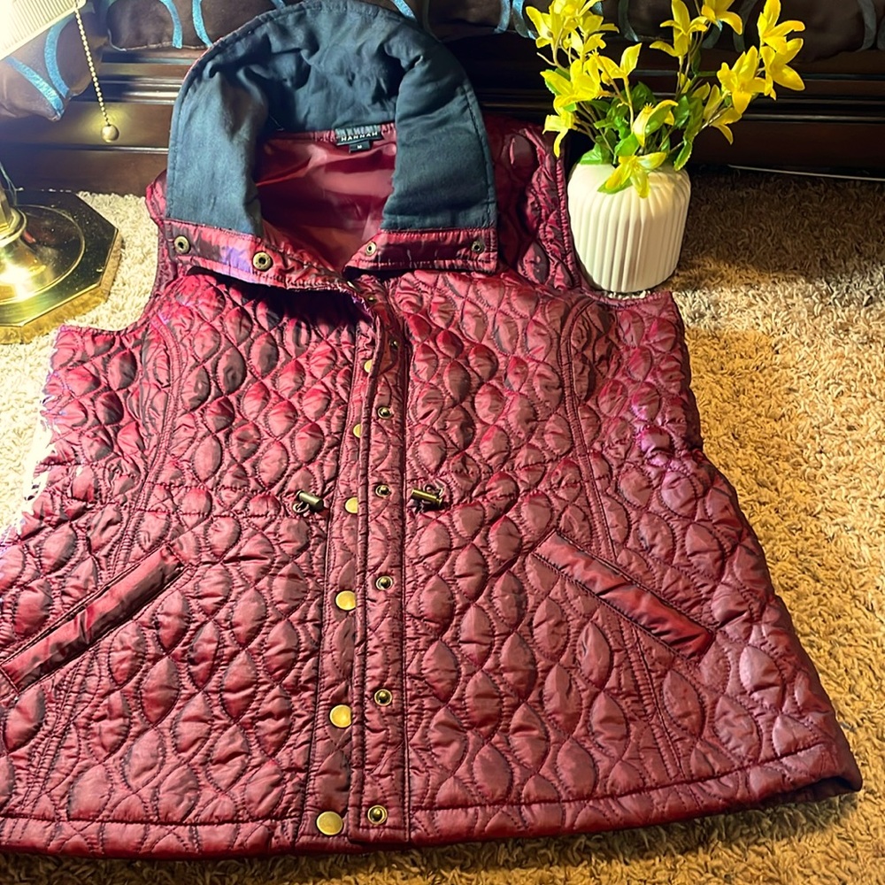 NWOT HANNAH SZ M WINE SLEEVELESS PUFFER QUILTED VEST W POCKETS DRAWSTRING WAIST
